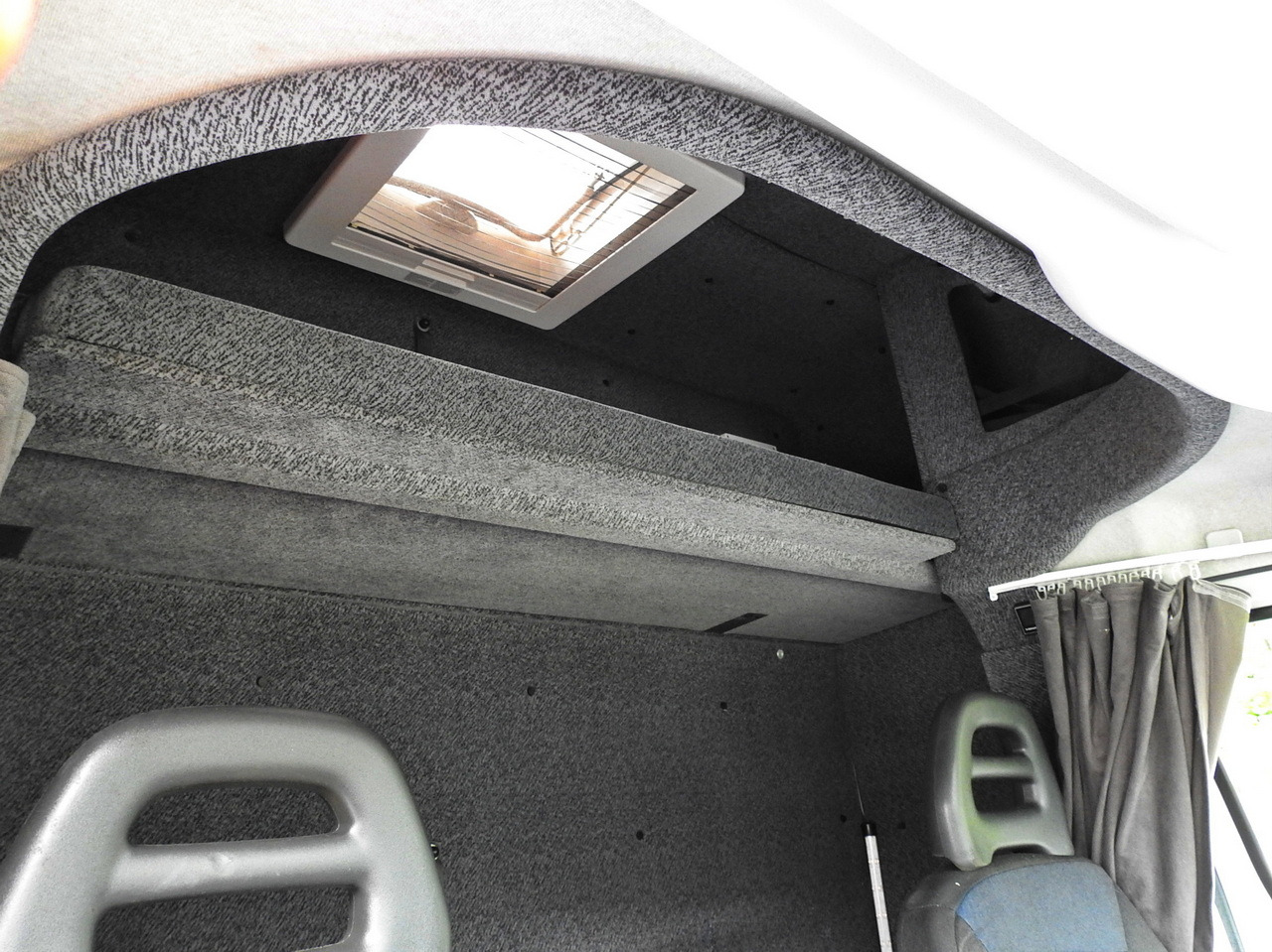 Kravas automašīna ar tentu IVECO DAILY 70C18 TARPAULIN LIFT 12 PALLETS WEBASTO CRUISE CONTROL TWIN WHEELS AIR CONDITIONING 180HP: foto 45 Kravas automašīna ar tentu IVECO DAILY 70C18 TARPAULIN LIFT 12 PALLETS WEBASTO CRUISE CONTROL TWIN WHEELS AIR CONDITIONING 180HP: foto 45