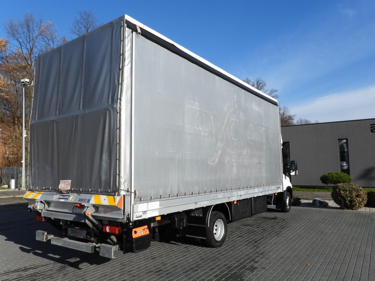 IVECO DAILY 70C18 TARPAULIN LIFT 16 PALLETS WEBASTO CRUISE CONTROL NAVIGATION LED LIGHTS PNEUMATICS AUTOMATIC TRANSMISSION HI-MATIC TWIN WHEELS AIR CONDITIONING 180HP - Kravas automašīna ar tentu: foto 3 IVECO DAILY 70C18 TARPAULIN LIFT 16 PALLETS WEBASTO CRUISE CONTROL NAVIGATION LED LIGHTS PNEUMATICS AUTOMATIC TRANSMISSION HI-MATIC TWIN WHEELS AIR CONDITIONING 180HP - Kravas automašīna ar tentu: foto 3