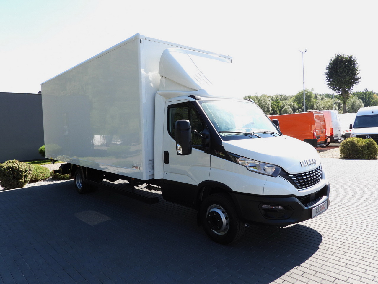 IVECO DAILY 72C18 LIFT 14 PALLETS CRUISE CONTROL PNEUMATICS AUTOMATIC TRANSMISSION HI-MATIC TWIN WHEELS AIR CONDITIONING 180HP - Furgons ar slēgtā virsbūve: foto 4 IVECO DAILY 72C18 LIFT 14 PALLETS CRUISE CONTROL PNEUMATICS AUTOMATIC TRANSMISSION HI-MATIC TWIN WHEELS AIR CONDITIONING 180HP - Furgons ar slēgtā virsbūve: foto 4