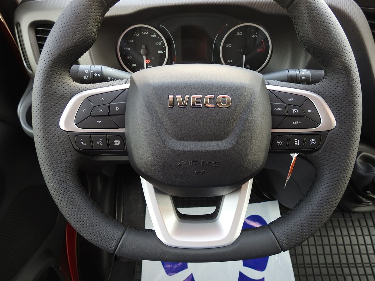 Jaunā Furgons ar tentu IVECO DAILY NEW TARPAULIN 10 PALLETS WEBASTO CRUISE CONTROL NAVIGATION AIR CONDITIONING LED LIGHTS  180HP: foto 36