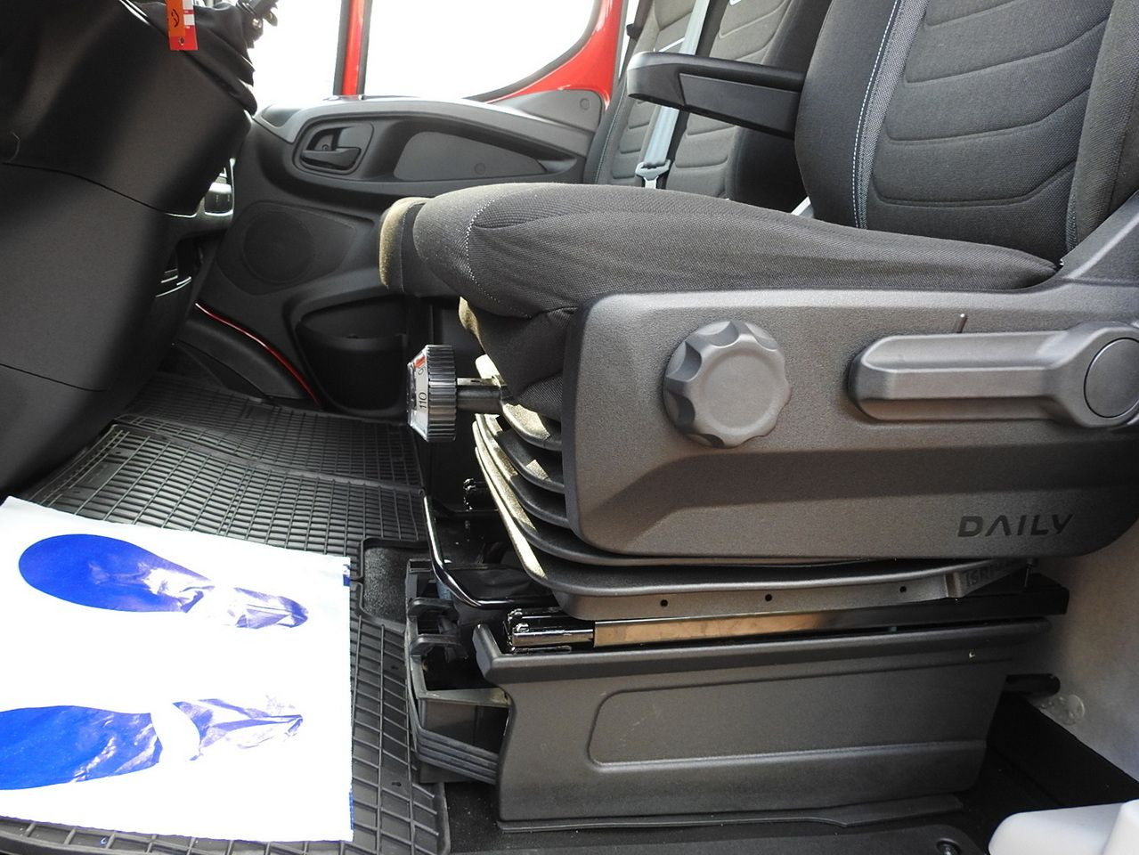 Jaunā Furgons ar tentu IVECO DAILY NEW TARPAULIN 10 PALLETS WEBASTO CRUISE CONTROL NAVIGATION AIR CONDITIONING LED LIGHTS  180HP: foto 31