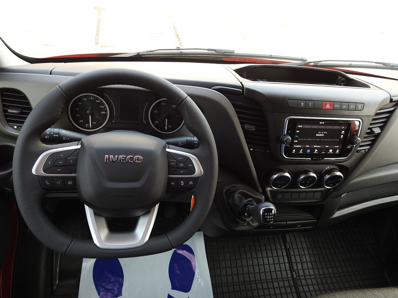 Jaunā Furgons ar tentu IVECO DAILY NEW TARPAULIN 10 PALLETS WEBASTO CRUISE CONTROL NAVIGATION AIR CONDITIONING LED LIGHTS  180HP: foto 33