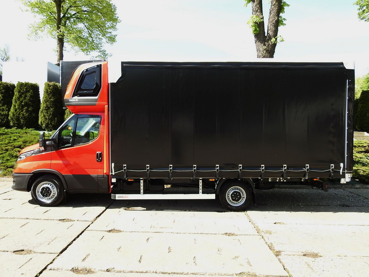 Jaunā Furgons ar tentu IVECO DAILY NEW TARPAULIN 10 PALLETS WEBASTO CRUISE CONTROL NAVIGATION AIR CONDITIONING LED LIGHTS  180HP: foto 9