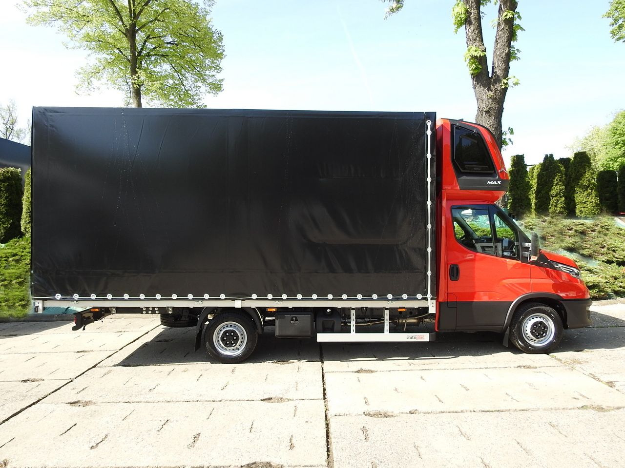 Jaunā Furgons ar tentu IVECO DAILY NEW TARPAULIN 10 PALLETS WEBASTO CRUISE CONTROL NAVIGATION AIR CONDITIONING LED LIGHTS  180HP: foto 7
