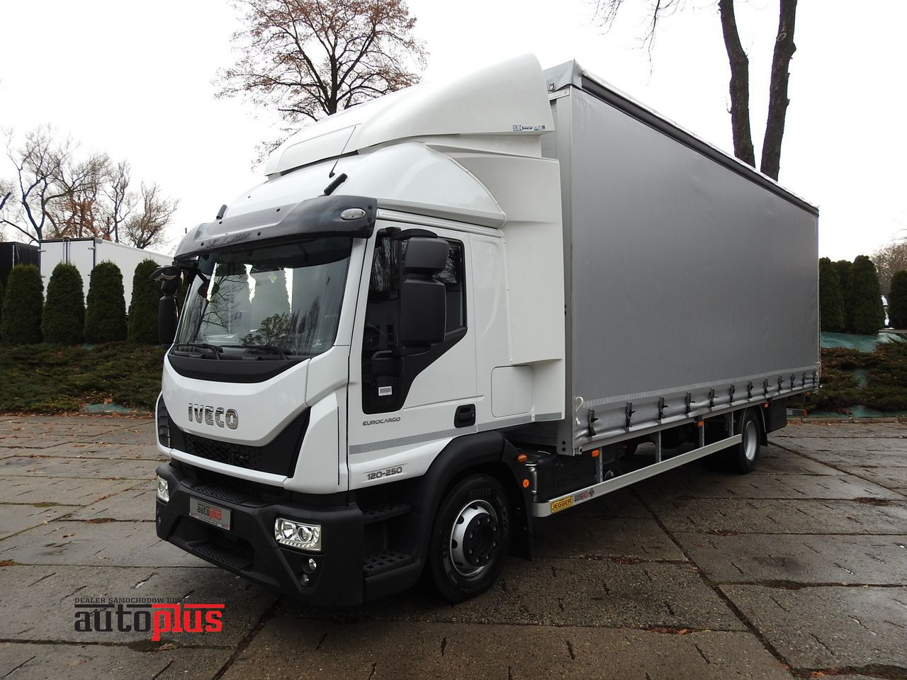 IVECO EUROCARGO 120-250 NEW TARPAULIN LIFT 18 PALLETS WEBASTO CRUISE CONTROL AIR CONDITIONING LED LIGHTS PNEUMATICS AUTOMATIC TRANSMISSION HI-MATIC 250HP - Furgons ar tentu: foto 1 IVECO EUROCARGO 120-250 NEW TARPAULIN LIFT 18 PALLETS WEBASTO CRUISE CONTROL AIR CONDITIONING LED LIGHTS PNEUMATICS AUTOMATIC TRANSMISSION HI-MATIC 250HP - Furgons ar tentu: foto 1