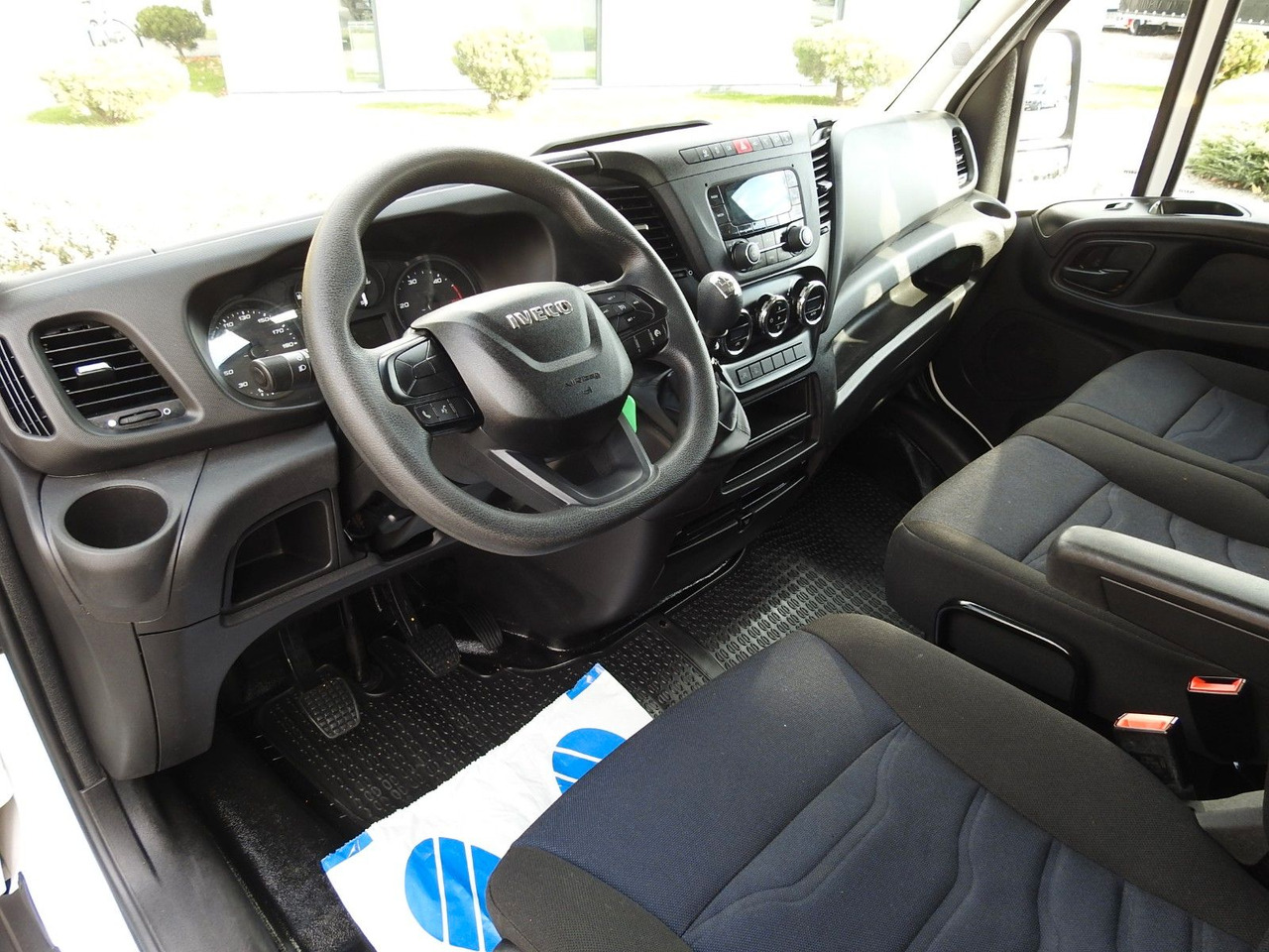Iveco DAILY 35C14 KASTENWAGEN DOPPELKABINE 7 SITZE - Kravas mikroautobuss, Kravas-pasažieru furgons: foto 2 Iveco DAILY 35C14 KASTENWAGEN DOPPELKABINE 7 SITZE - Kravas mikroautobuss, Kravas-pasažieru furgons: foto 2