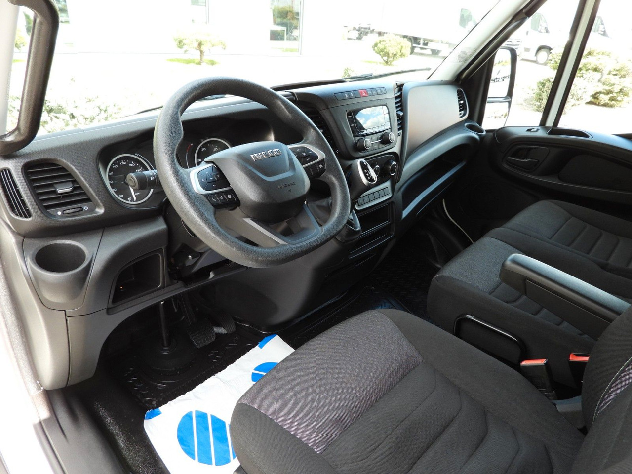 Iveco DAILY 35C16 KOFFER AUFZUG 8 PALETTEN TEMPOMAT - Furgons ar slēgtā virsbūve: foto 2 Iveco DAILY 35C16 KOFFER AUFZUG 8 PALETTEN TEMPOMAT - Furgons ar slēgtā virsbūve: foto 2