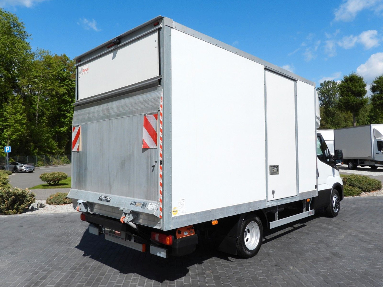 Iveco DAILY 35C16 KOFFER AUFZUG 8 PALETTEN TEMPOMAT - Furgons ar slēgtā virsbūve: foto 3 Iveco DAILY 35C16 KOFFER AUFZUG 8 PALETTEN TEMPOMAT - Furgons ar slēgtā virsbūve: foto 3
