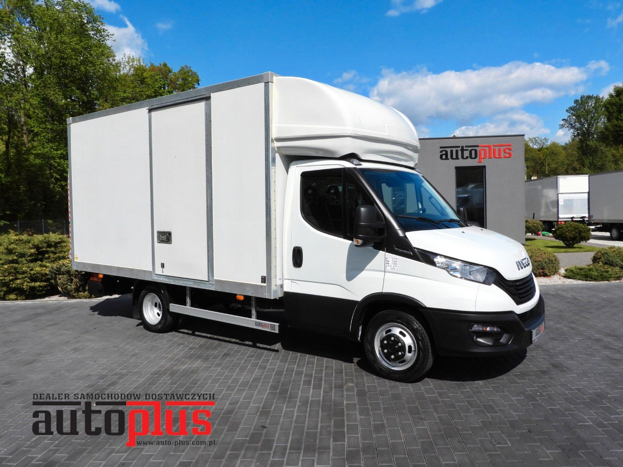 Iveco DAILY 35C16 KOFFER AUFZUG 8 PALETTEN TEMPOMAT - Furgons ar slēgtā virsbūve: foto 1 Iveco DAILY 35C16 KOFFER AUFZUG 8 PALETTEN TEMPOMAT - Furgons ar slēgtā virsbūve: foto 1