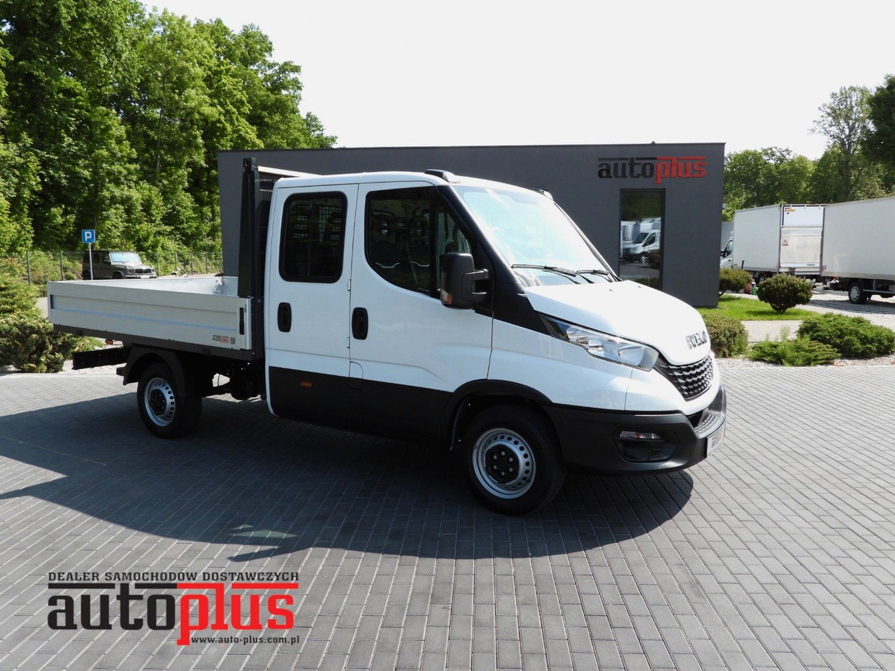 Iveco DAILY 35S12 PRITSCHE DOPPELKABINE DOKA 7 SITZE - Automašīna ar kravas platformu, Kravas-pasažieru furgons: foto 1 Iveco DAILY 35S12 PRITSCHE DOPPELKABINE DOKA 7 SITZE - Automašīna ar kravas platformu, Kravas-pasažieru furgons: foto 1
