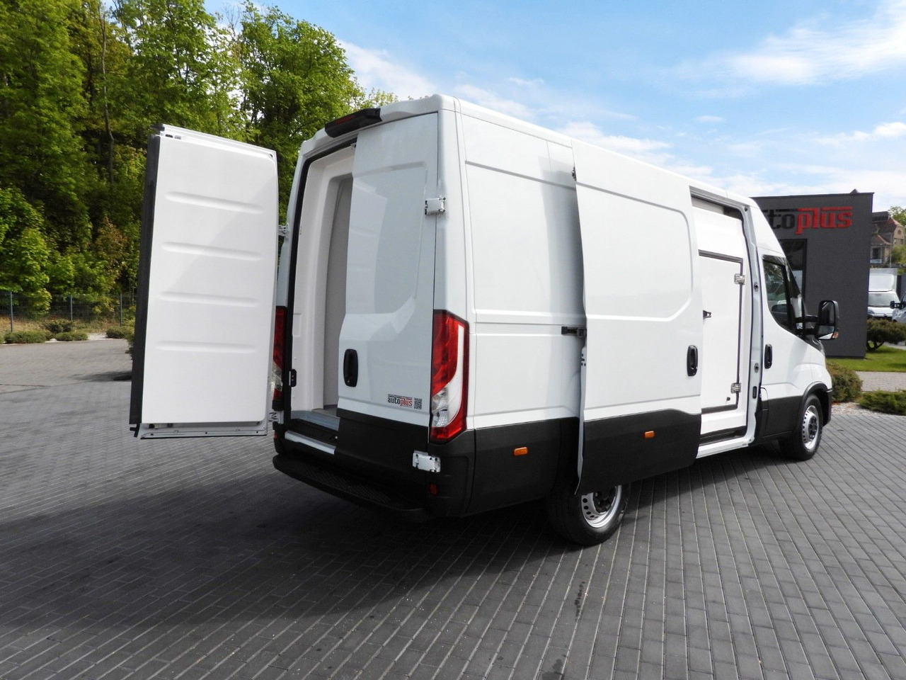 Iveco DAILY 35S14 KÜHLKASTENWAGEN-10*C TEMPOMAT - Komercauto refrižerators: foto 3 Iveco DAILY 35S14 KÜHLKASTENWAGEN-10*C TEMPOMAT - Komercauto refrižerators: foto 3