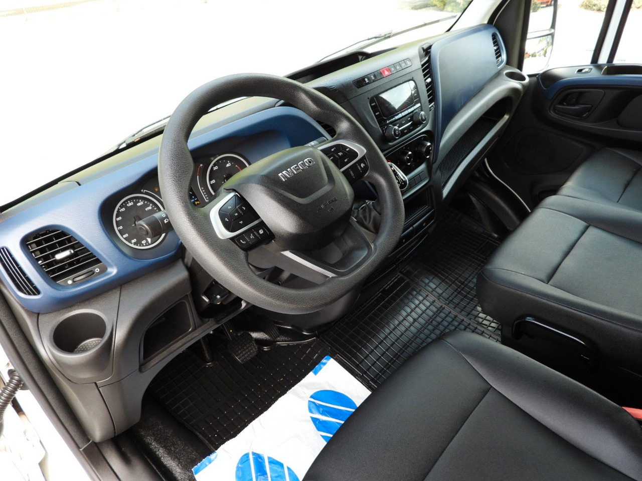 Iveco DAILY 35S14 KÜHLKASTENWAGEN-10*C TEMPOMAT - Komercauto refrižerators: foto 2 Iveco DAILY 35S14 KÜHLKASTENWAGEN-10*C TEMPOMAT - Komercauto refrižerators: foto 2