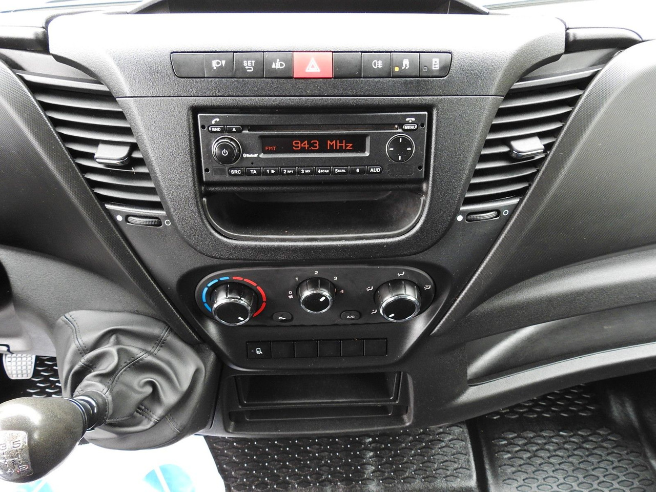 Automašīna ar kravas platformu, Kravas-pasažieru furgons Iveco DAILY 35S15 PRITSCHE DOPPELKABINE DOKA 7 SITZE: foto 26