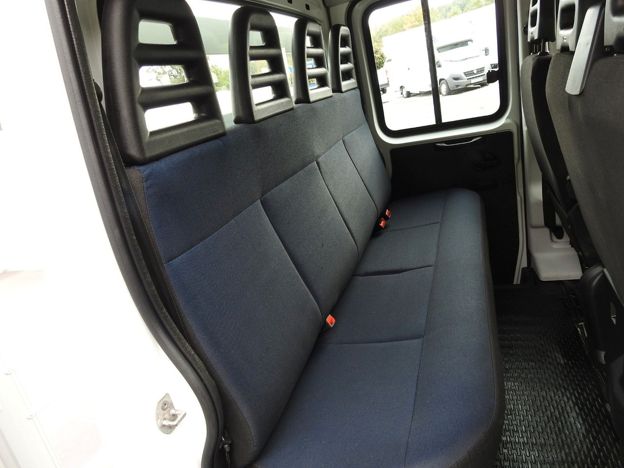 Automašīna ar kravas platformu, Kravas-pasažieru furgons Iveco DAILY 35S15 PRITSCHE DOPPELKABINE DOKA 7 SITZE: foto 30