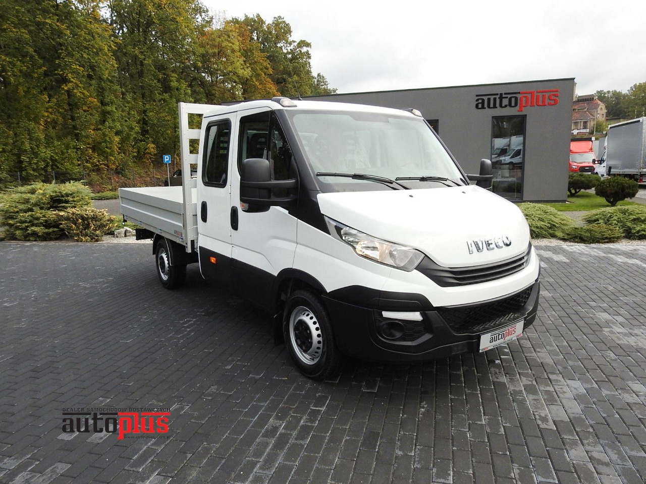 Iveco DAILY 35S15 PRITSCHE DOPPELKABINE DOKA 7 SITZE - Automašīna ar kravas platformu, Kravas-pasažieru furgons: foto 1 Iveco DAILY 35S15 PRITSCHE DOPPELKABINE DOKA 7 SITZE - Automašīna ar kravas platformu, Kravas-pasažieru furgons: foto 1