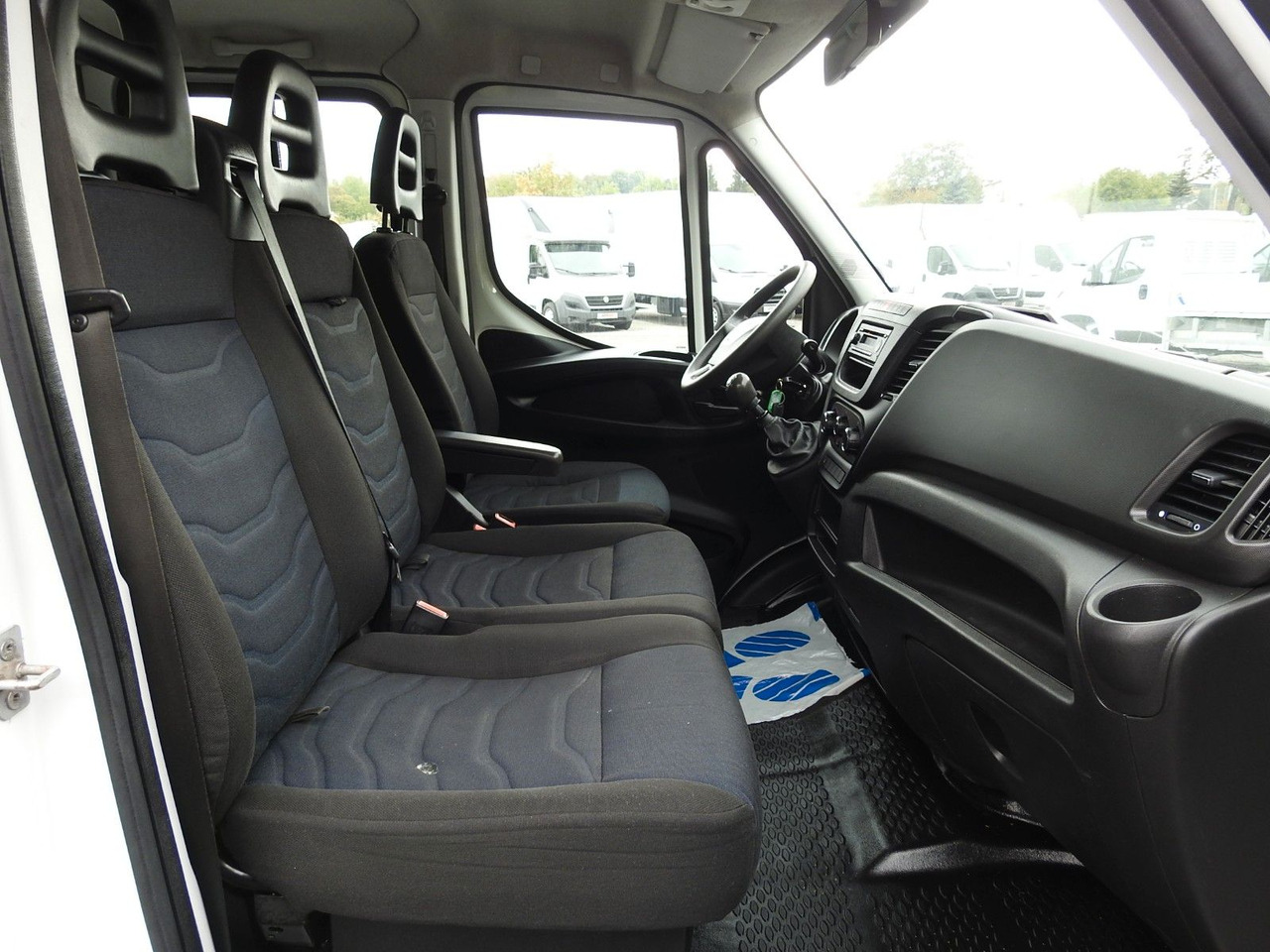 Automašīna ar kravas platformu, Kravas-pasažieru furgons Iveco DAILY 35S15 PRITSCHE DOPPELKABINE DOKA 7 SITZE: foto 27