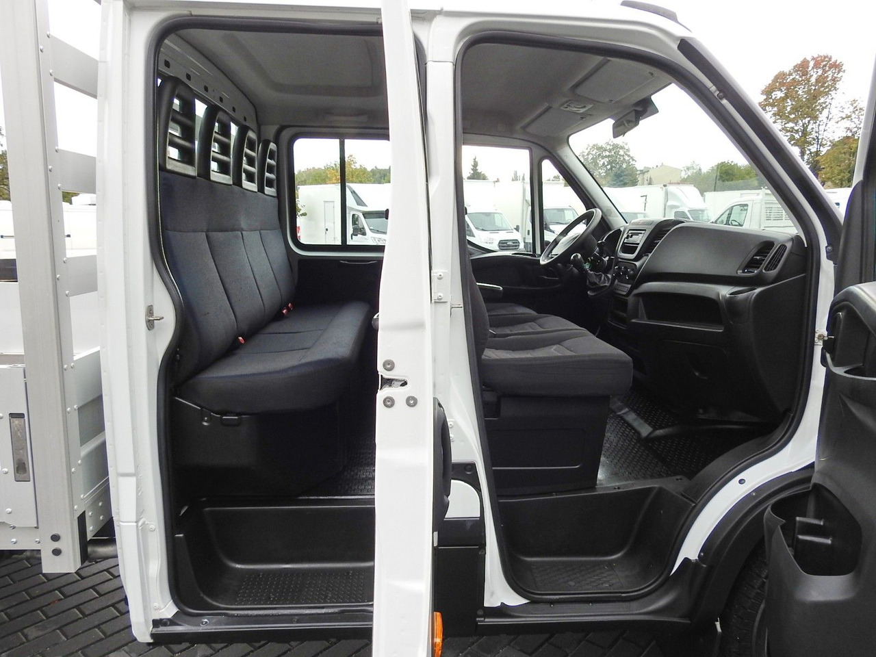 Automašīna ar kravas platformu, Kravas-pasažieru furgons Iveco DAILY 35S15 PRITSCHE DOPPELKABINE DOKA 7 SITZE: foto 29