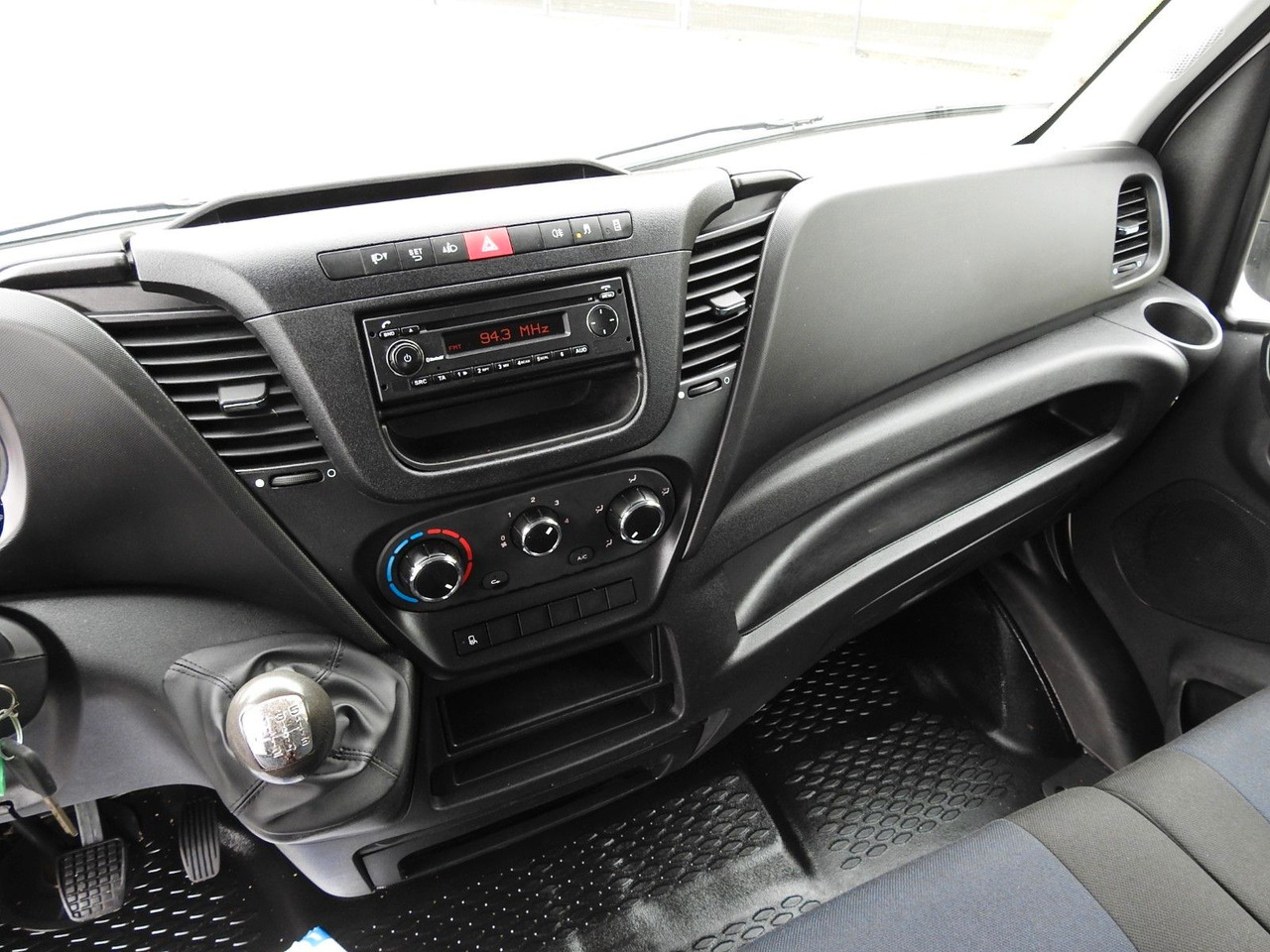 Automašīna ar kravas platformu, Kravas-pasažieru furgons Iveco DAILY 35S15 PRITSCHE DOPPELKABINE DOKA 7 SITZE: foto 24