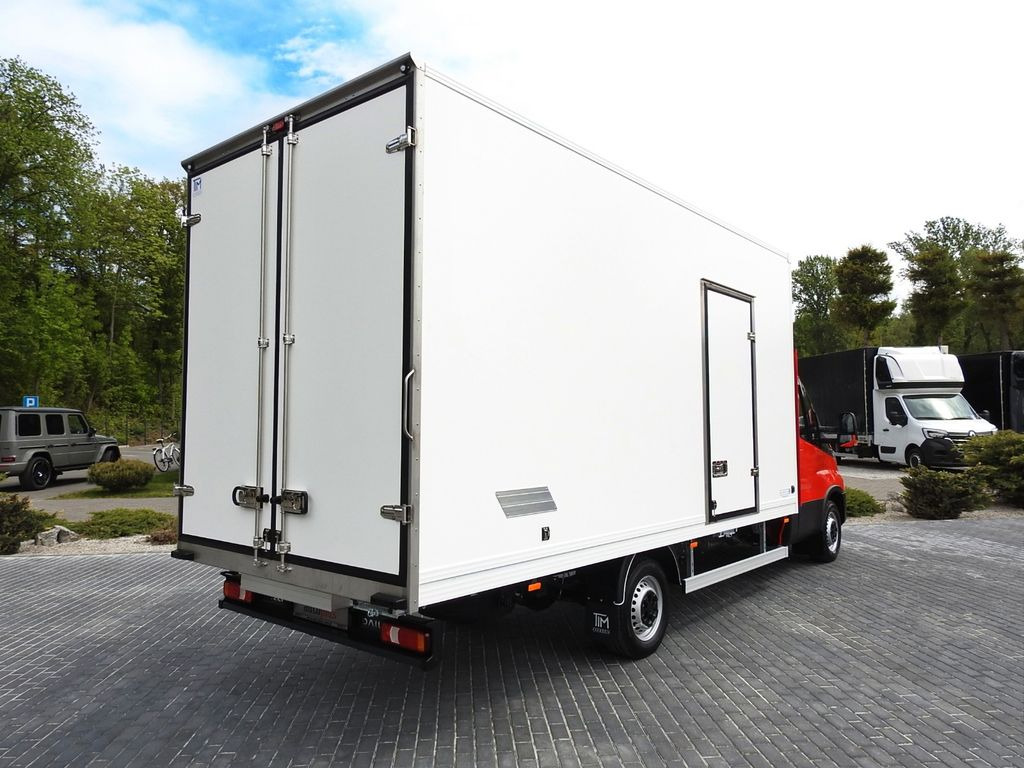 Iveco DAILY 35S18 NEUE KOFFER 10 PALETTEN TEMPOMAT - Furgons ar slēgtā virsbūve: foto 3 Iveco DAILY 35S18 NEUE KOFFER 10 PALETTEN TEMPOMAT - Furgons ar slēgtā virsbūve: foto 3