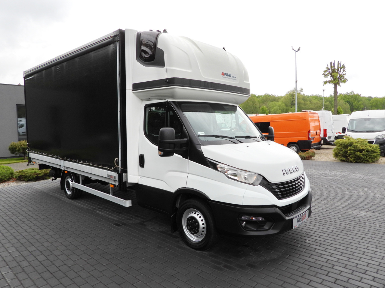 Iveco DAILY 35S18 PRITSCHE PLANE 10 PALETTEN WEBASTO - Furgons ar tentu: foto 4 Iveco DAILY 35S18 PRITSCHE PLANE 10 PALETTEN WEBASTO - Furgons ar tentu: foto 4
