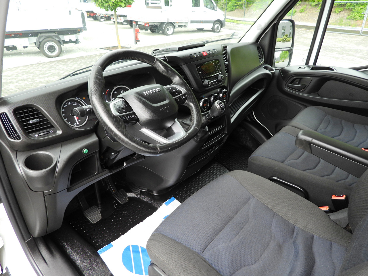 Iveco DAILY 35S18 PRITSCHE PLANE 10 PALETTEN WEBASTO - Furgons ar tentu: foto 2 Iveco DAILY 35S18 PRITSCHE PLANE 10 PALETTEN WEBASTO - Furgons ar tentu: foto 2