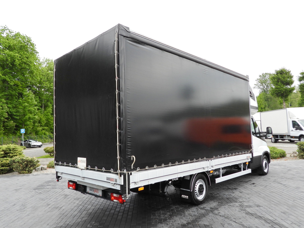 Iveco DAILY 35S18 PRITSCHE PLANE 10 PALETTEN WEBASTO - Furgons ar tentu: foto 3 Iveco DAILY 35S18 PRITSCHE PLANE 10 PALETTEN WEBASTO - Furgons ar tentu: foto 3