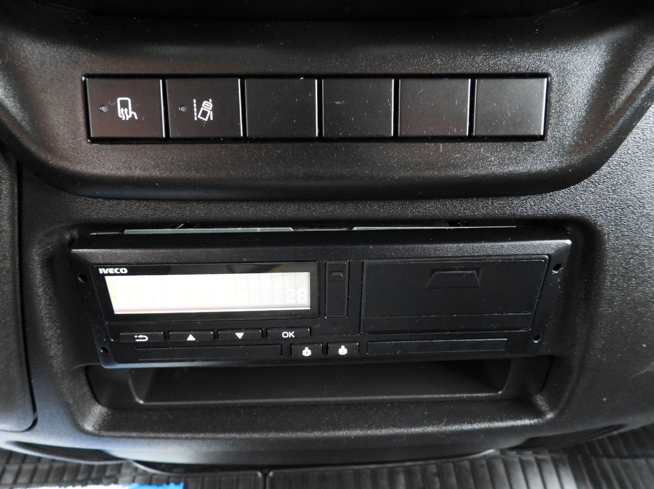 Furgons ar tentu Iveco DAILY 72C18 PRITSCHE PLANE AUFZUG 16 PALETTEN: foto 27