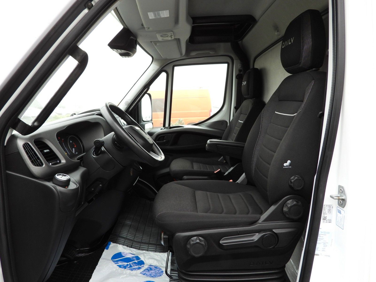 Furgons ar tentu Iveco DAILY 72C18 PRITSCHE PLANE AUFZUG 16 PALETTEN: foto 22