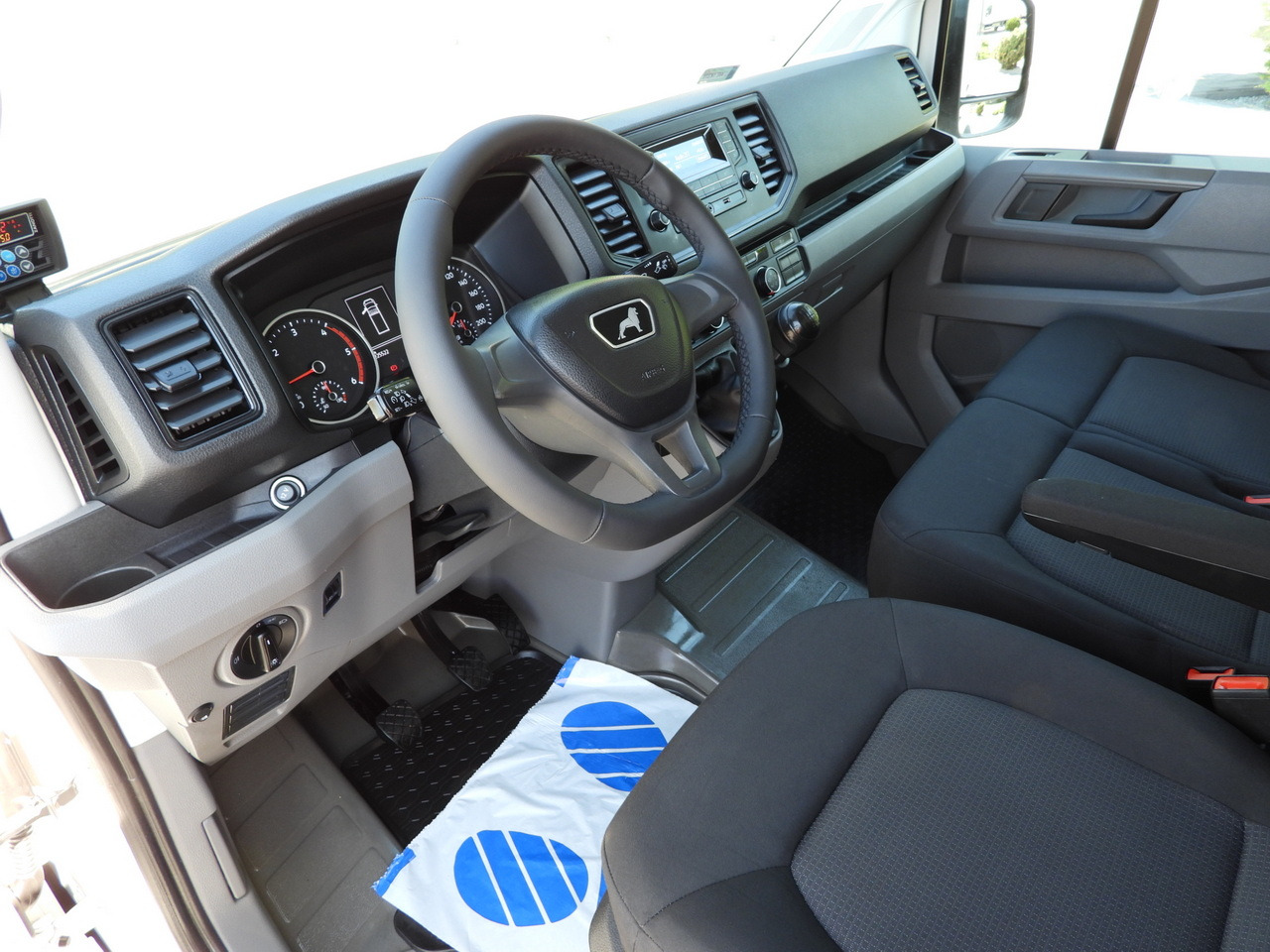 MAN TGE 3.140 REGRIGERATOR BOX -1*C 8 PALLETS HEATING FUNCTION CRUISE CONTROL PNEUMATICS AIR CONDITIONING 140HP - Komercauto refrižerators: foto 2 MAN TGE 3.140 REGRIGERATOR BOX -1*C 8 PALLETS HEATING FUNCTION CRUISE CONTROL PNEUMATICS AIR CONDITIONING 140HP - Komercauto refrižerators: foto 2