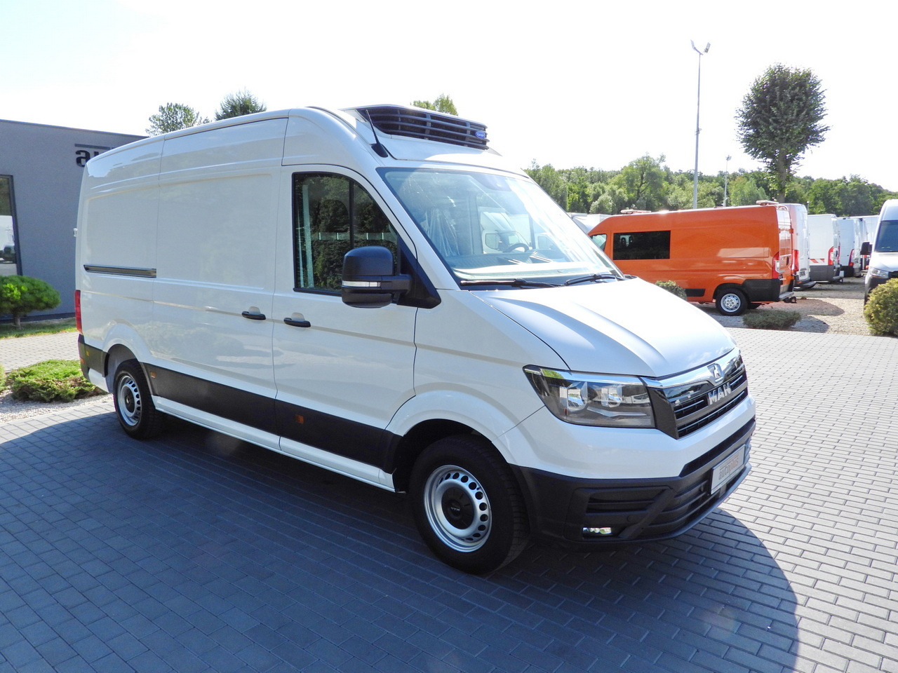 MAN TGE REFRIGERATOR VAN -5*C POWER SUPPLY 230V CRUISE CONTROL AUTOMATIC TRANSMISSION AIR CONDITIONING 180HP - Komercauto refrižerators: foto 4 MAN TGE REFRIGERATOR VAN -5*C POWER SUPPLY 230V CRUISE CONTROL AUTOMATIC TRANSMISSION AIR CONDITIONING 180HP - Komercauto refrižerators: foto 4