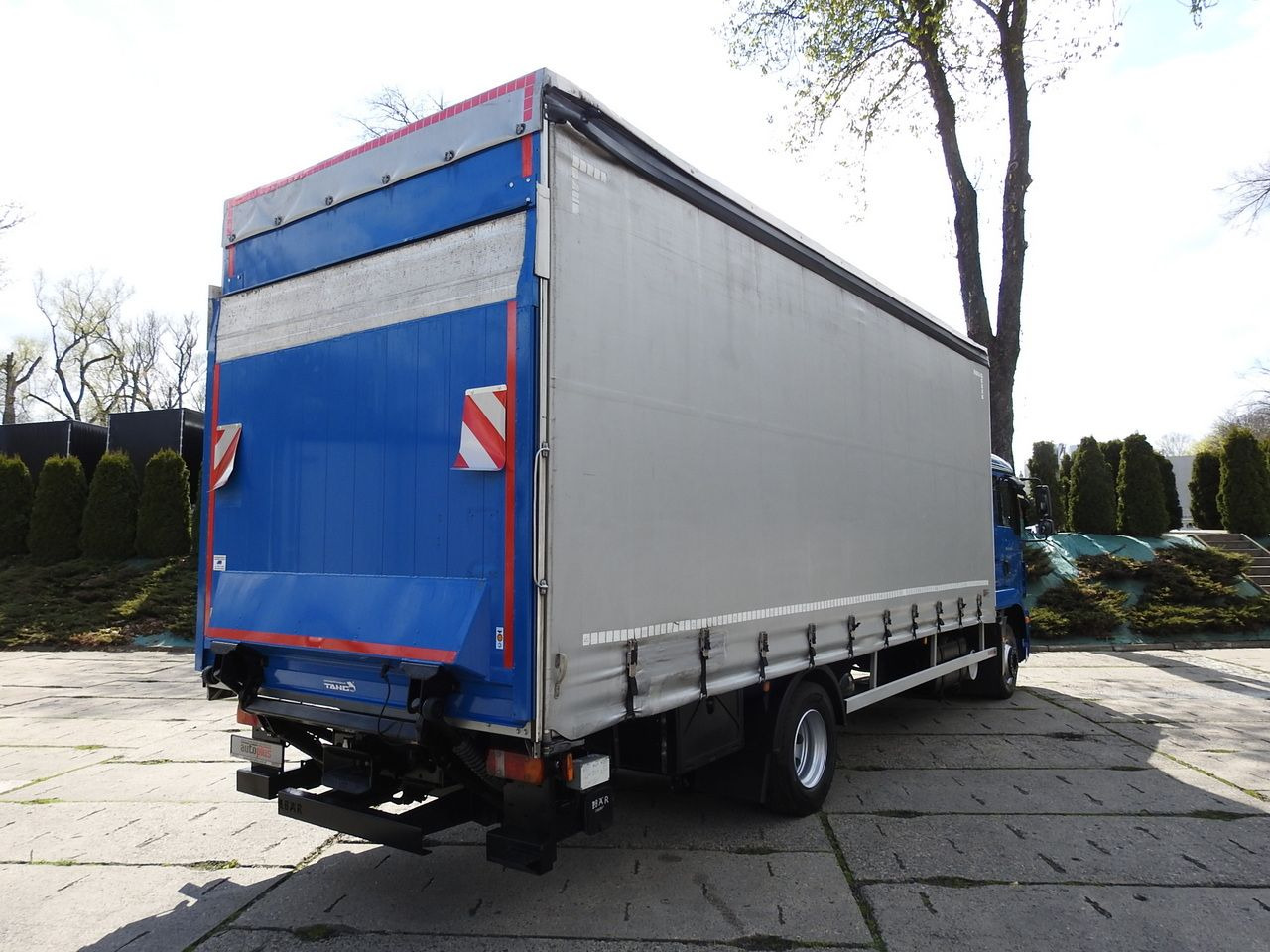 MAN TGM 15.290 TARPAULIN LIFT 18 PALLETS CRUISE CONTROL TWIN WHEELS AIR CONDITIONING 290HP - Furgons ar tentu: foto 3 MAN TGM 15.290 TARPAULIN LIFT 18 PALLETS CRUISE CONTROL TWIN WHEELS AIR CONDITIONING 290HP - Furgons ar tentu: foto 3