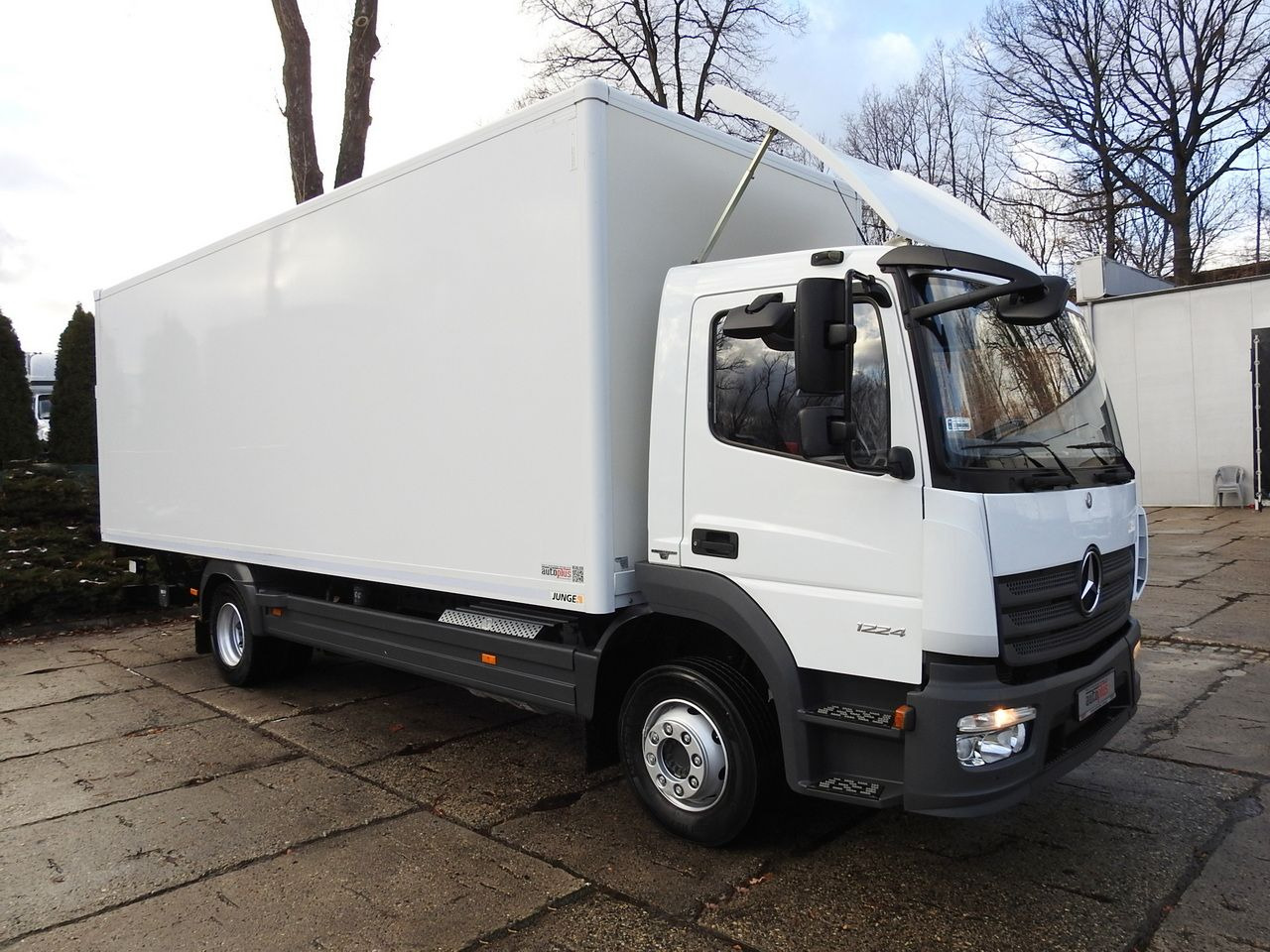 MERCEDES ATEGO 12.24 BOX LIFT 18 PALLETS CRUISE CONTROL AUTOMATIC TRANSMISSION TWIN WHEELS AIR CONDITIONING 240HP - Furgons ar slēgtā virsbūve: foto 4 MERCEDES ATEGO 12.24 BOX LIFT 18 PALLETS CRUISE CONTROL AUTOMATIC TRANSMISSION TWIN WHEELS AIR CONDITIONING 240HP - Furgons ar slēgtā virsbūve: foto 4