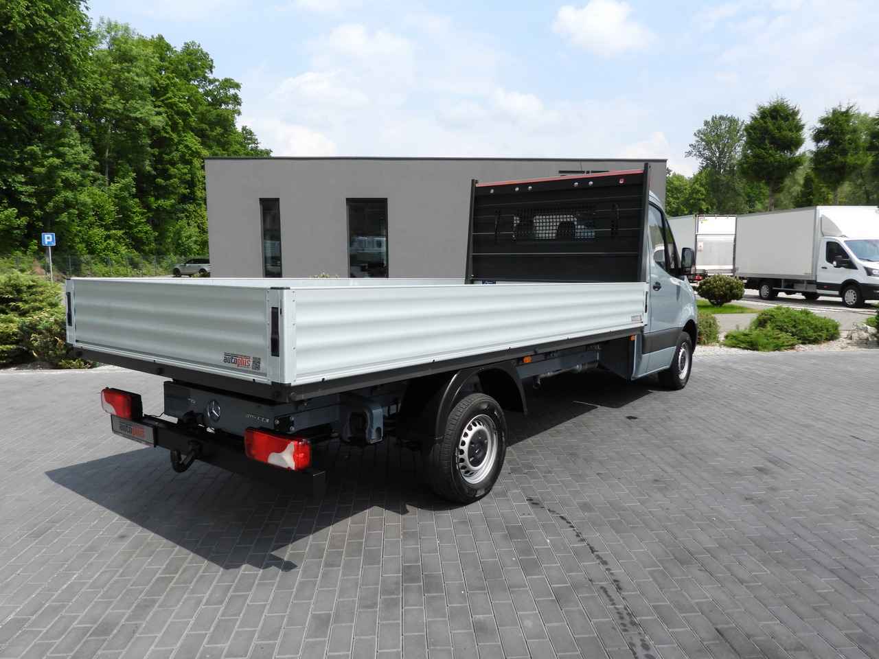 MERCEDES SPRINTER 315 STAKE BODY 8 PALLETS CRUISE CONTROL AIR CONDITIONING  150HP - Automašīna ar kravas platformu: foto 3 MERCEDES SPRINTER 315 STAKE BODY 8 PALLETS CRUISE CONTROL AIR CONDITIONING  150HP - Automašīna ar kravas platformu: foto 3