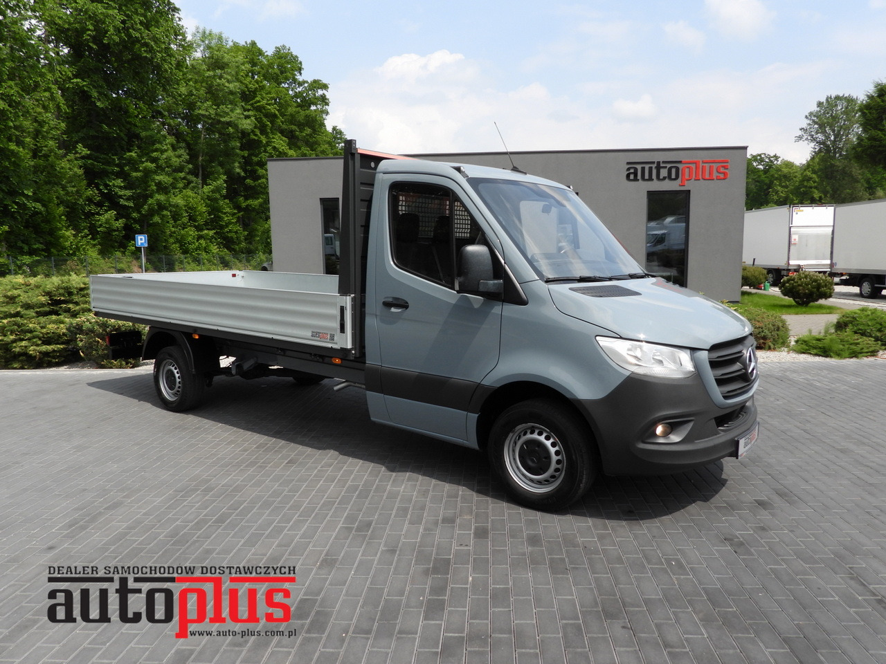 MERCEDES SPRINTER 315 STAKE BODY 8 PALLETS CRUISE CONTROL AIR CONDITIONING 150HP - Automašīna ar kravas platformu: foto 1 MERCEDES SPRINTER 315 STAKE BODY 8 PALLETS CRUISE CONTROL AIR CONDITIONING 150HP - Automašīna ar kravas platformu: foto 1