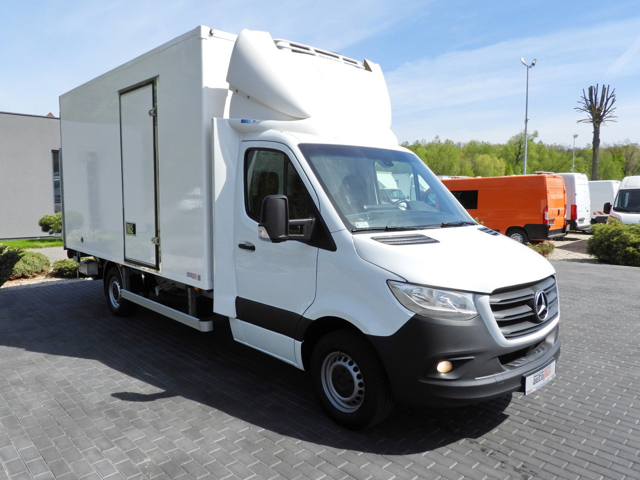 MERCEDES SPRINTER 316 REGRIGERATOR BOX 0*C LIFT 8 PALLETS CRUISE CONTROL PNEUMATICS AIR CONDITIONING 160HP - Komercauto refrižerators: foto 4 MERCEDES SPRINTER 316 REGRIGERATOR BOX 0*C LIFT 8 PALLETS CRUISE CONTROL PNEUMATICS AIR CONDITIONING 160HP - Komercauto refrižerators: foto 4