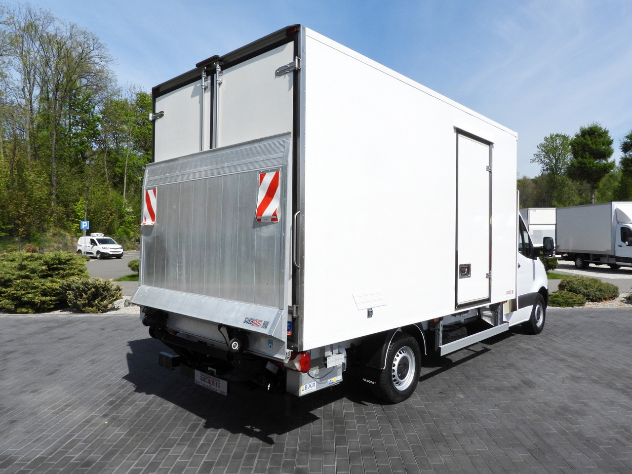 MERCEDES SPRINTER 316 REGRIGERATOR BOX 0*C LIFT 8 PALLETS CRUISE CONTROL PNEUMATICS AIR CONDITIONING 160HP - Komercauto refrižerators: foto 3 MERCEDES SPRINTER 316 REGRIGERATOR BOX 0*C LIFT 8 PALLETS CRUISE CONTROL PNEUMATICS AIR CONDITIONING 160HP - Komercauto refrižerators: foto 3
