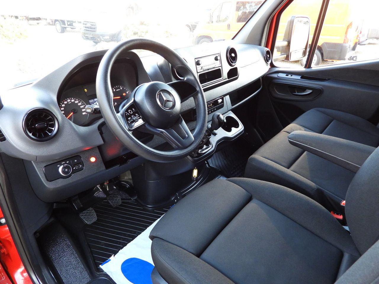 MERCEDES SPRINTER 316 TARPAULIN LIFT 8 PALLETS WEBASTO CRUISE CONTROL AIR CONDITIONING 160HP - Furgons ar tentu: foto 2 MERCEDES SPRINTER 316 TARPAULIN LIFT 8 PALLETS WEBASTO CRUISE CONTROL AIR CONDITIONING 160HP - Furgons ar tentu: foto 2