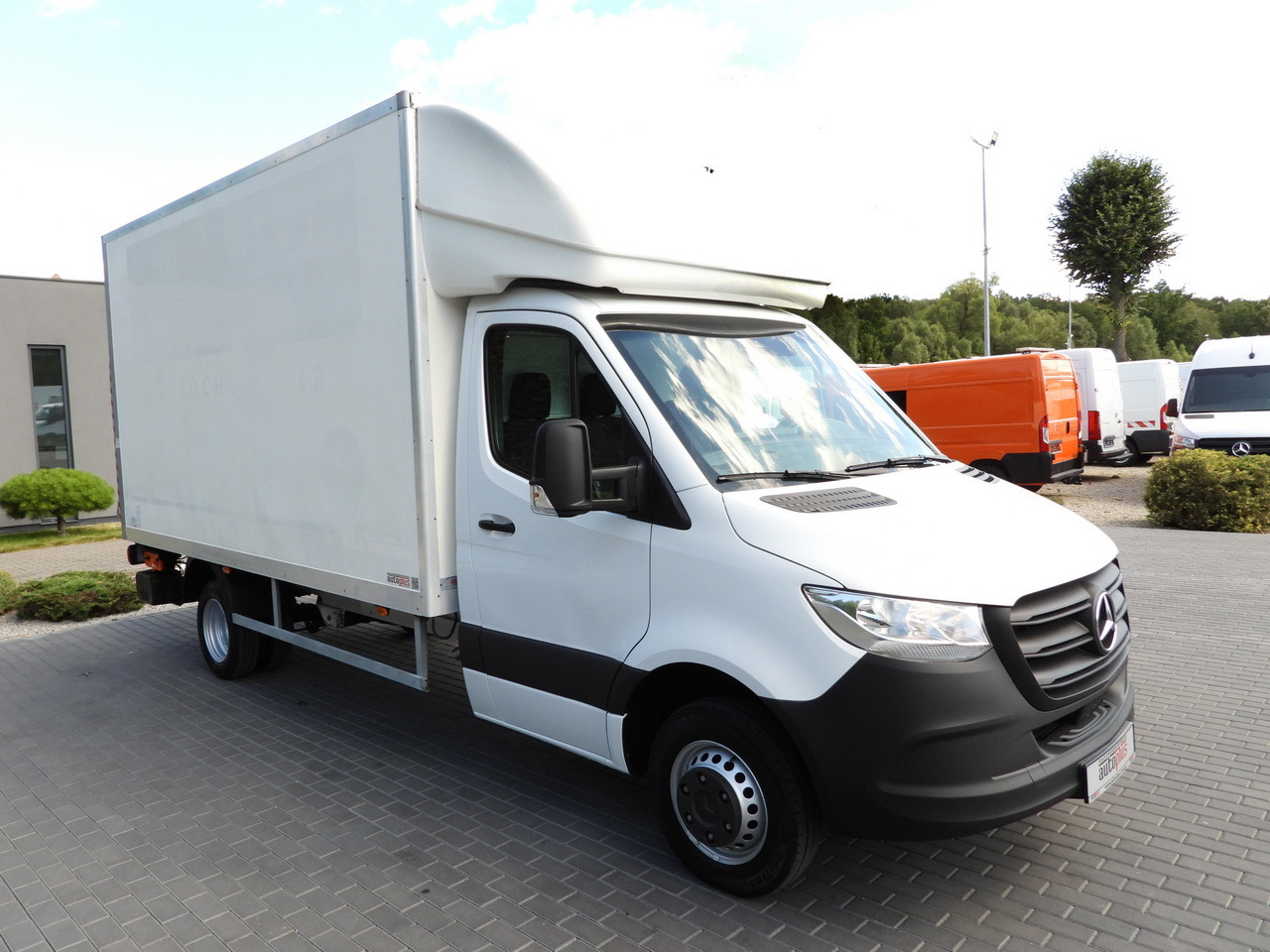 MERCEDES SPRINTER 514 BOX LIFT 8 PALLETS CRUISE CONTROL TWIN WHEELS AIR CONDITIONING  140HP - Komercauto refrižerators: foto 4 MERCEDES SPRINTER 514 BOX LIFT 8 PALLETS CRUISE CONTROL TWIN WHEELS AIR CONDITIONING  140HP - Komercauto refrižerators: foto 4