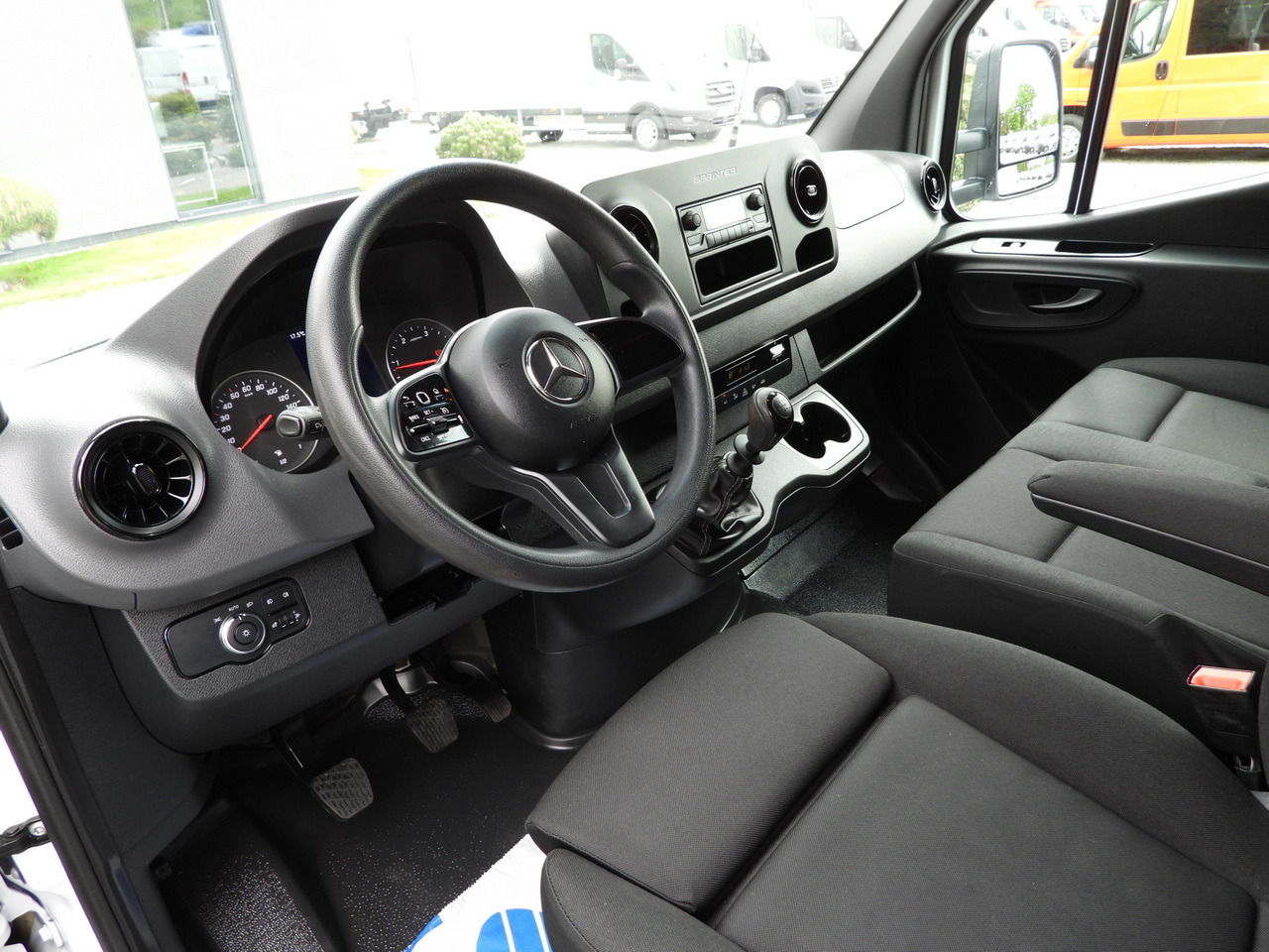 MERCEDES SPRINTER 519  TARPAULIN 8 PALLETS WEBASTO CRUISE CONTROL TWIN WHEELS AIR CONDITIONING  190HP - Furgons ar tentu: foto 2 MERCEDES SPRINTER 519  TARPAULIN 8 PALLETS WEBASTO CRUISE CONTROL TWIN WHEELS AIR CONDITIONING  190HP - Furgons ar tentu: foto 2