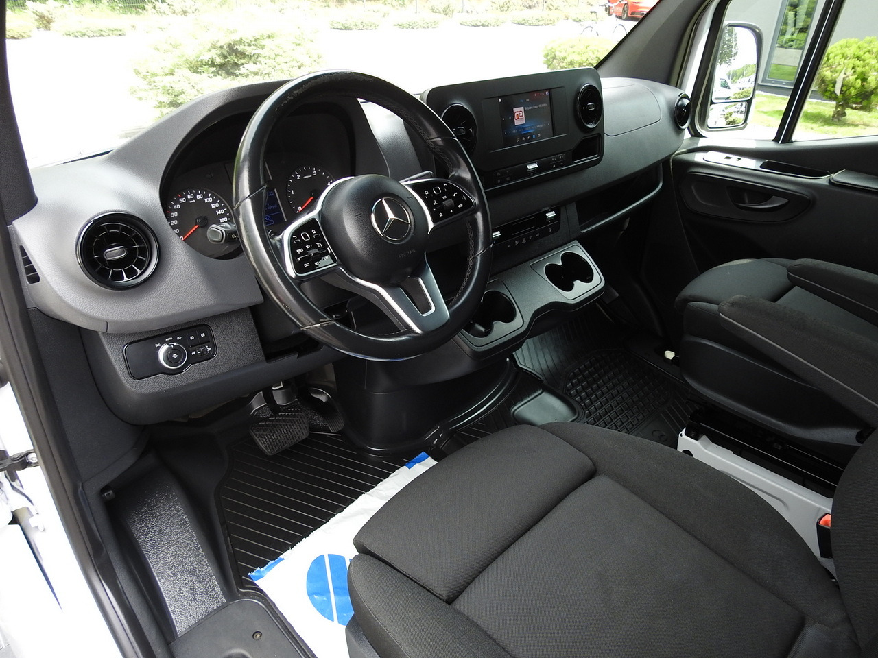 MERCEDES SPRINTER BOX DELIVERY VAN 5 SEATS CRUISE CONTROL NAVIGATION AIR CONDITIONING AUTOMATIC TRANSMISSION 160HP - Kravas mikroautobuss: foto 2 MERCEDES SPRINTER BOX DELIVERY VAN 5 SEATS CRUISE CONTROL NAVIGATION AIR CONDITIONING AUTOMATIC TRANSMISSION 160HP - Kravas mikroautobuss: foto 2