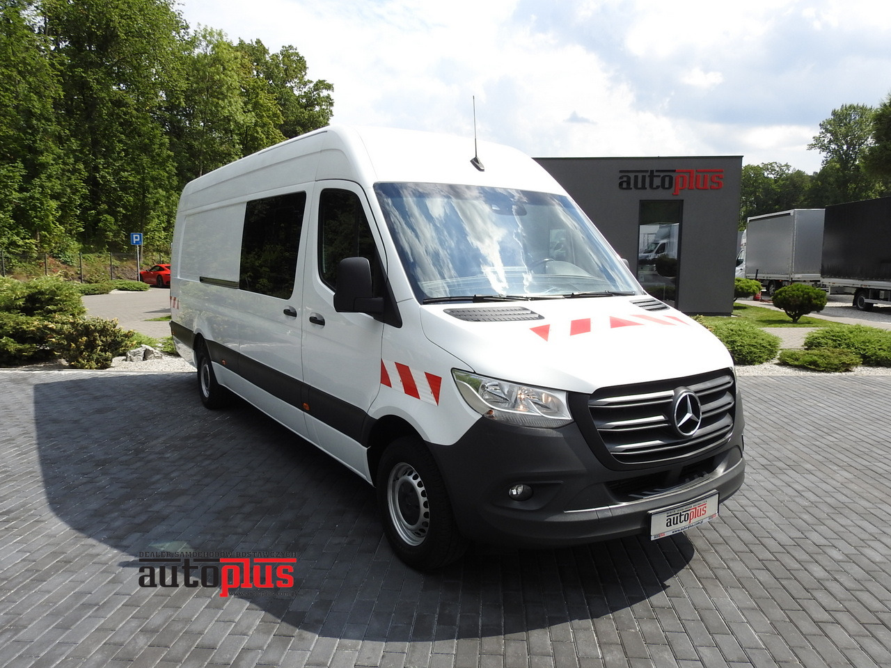 MERCEDES SPRINTER BOX DELIVERY VAN 5 SEATS CRUISE CONTROL NAVIGATION AIR CONDITIONING AUTOMATIC TRANSMISSION 160HP - Kravas mikroautobuss: foto 1 MERCEDES SPRINTER BOX DELIVERY VAN 5 SEATS CRUISE CONTROL NAVIGATION AIR CONDITIONING AUTOMATIC TRANSMISSION 160HP - Kravas mikroautobuss: foto 1