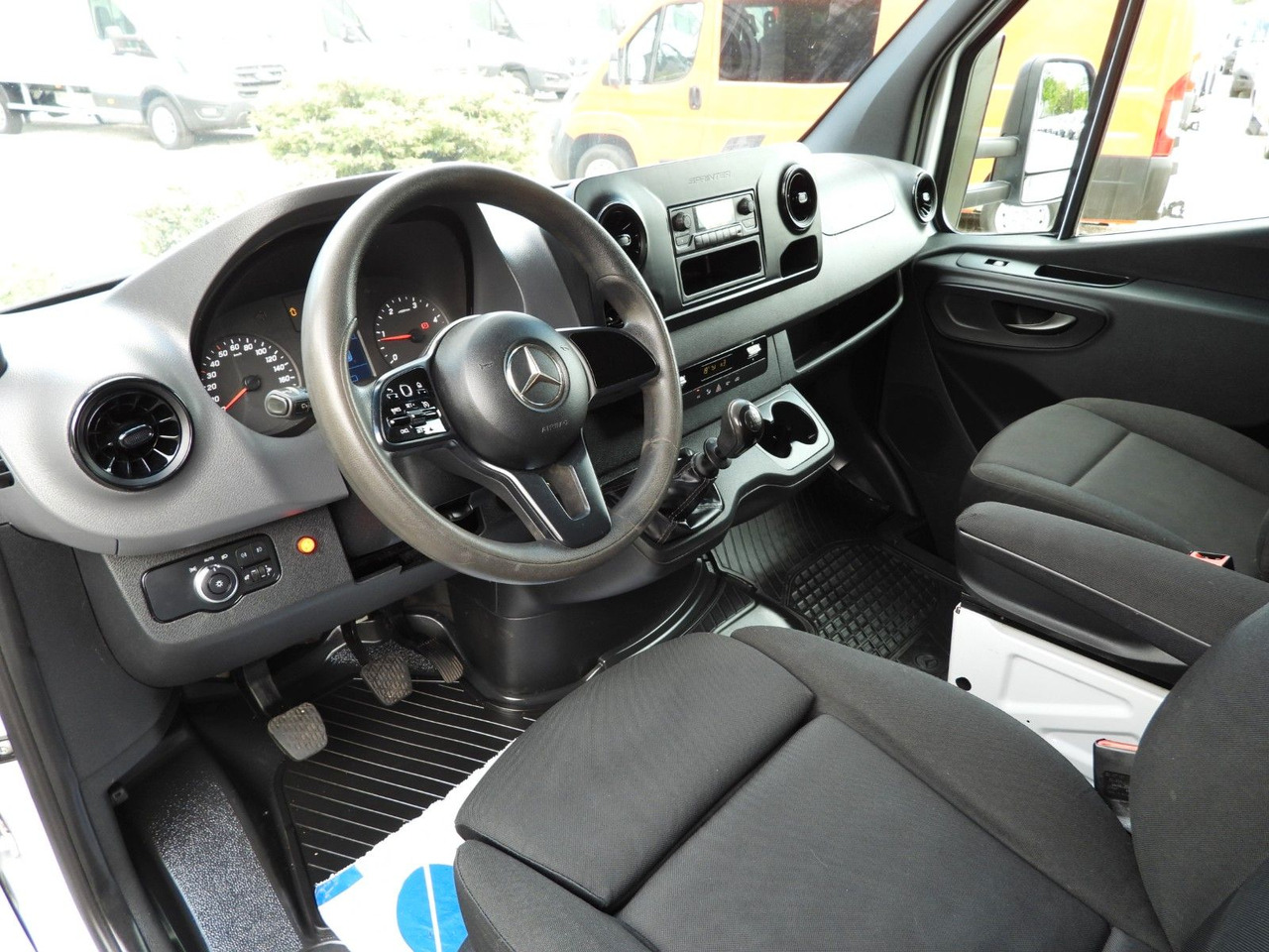 Mercedes-Benz SPRINTER 316 PRITSCHE PLANE AUFZUG 10 PALETTEN - Furgons ar tentu, Kravas-pasažieru furgons: foto 2 Mercedes-Benz SPRINTER 316 PRITSCHE PLANE AUFZUG 10 PALETTEN - Furgons ar tentu, Kravas-pasažieru furgons: foto 2