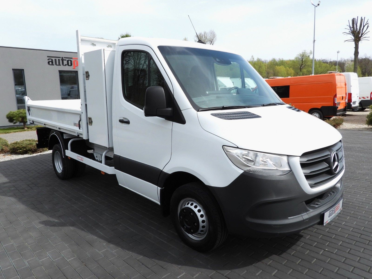 Mercedes-Benz SPRINTER 516 KIPPER TEMPOMAT ZWILLINGSRÄDER - Komercauto pašizgāzējs: foto 4 Mercedes-Benz SPRINTER 516 KIPPER TEMPOMAT ZWILLINGSRÄDER - Komercauto pašizgāzējs: foto 4