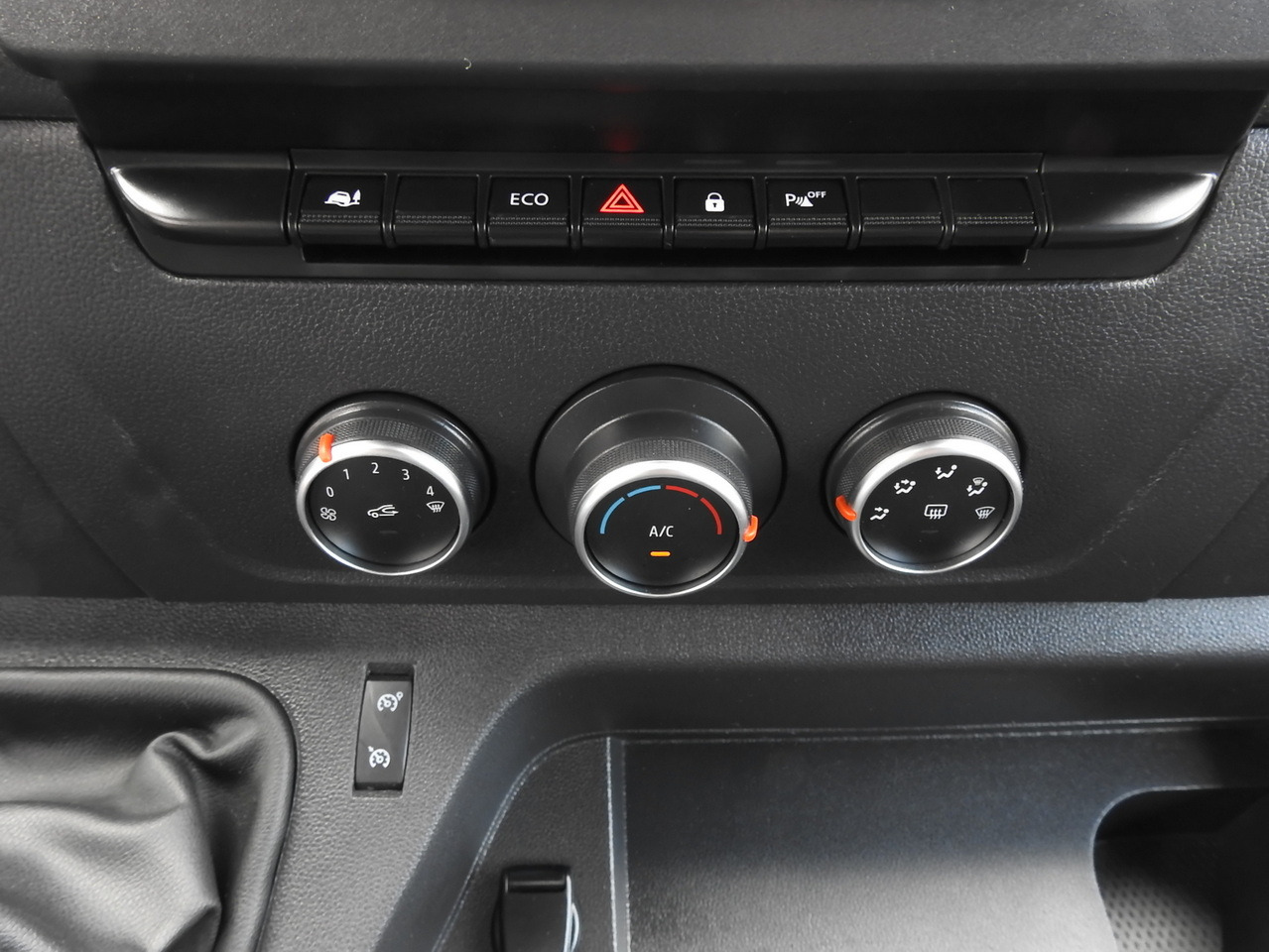 OPEL MOVANO  BOX DELIVERY VAN 7 SEATS CRUISE CONTROL LED LIGHTS AIR CONDITIONING  135HP līzingu OPEL MOVANO  BOX DELIVERY VAN 7 SEATS CRUISE CONTROL LED LIGHTS AIR CONDITIONING  135HP: foto 32