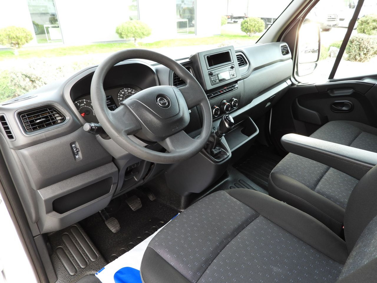 OPEL MOVANO BOX DELIVERY VAN 7 SEATS LED LIGHTS 135HP - Kravas mikroautobuss: foto 2 OPEL MOVANO BOX DELIVERY VAN 7 SEATS LED LIGHTS 135HP - Kravas mikroautobuss: foto 2