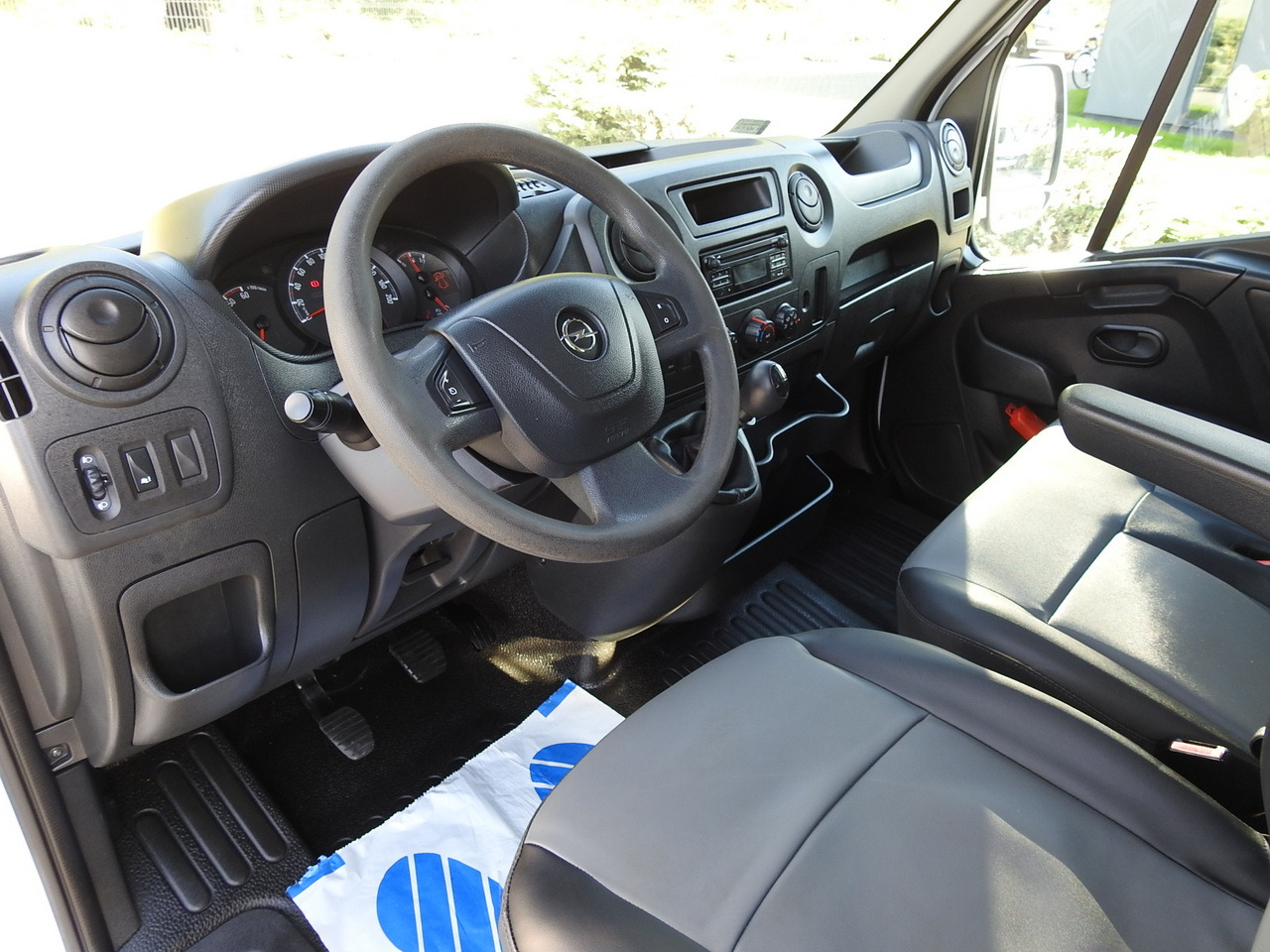 OPEL MOVANO STAKE BODY DOUBLE CABIN DOKA 7 SEATS CRUISE CONTROL AIR CONDITIONING  130HP - Kravas-pasažieru furgons: foto 2 OPEL MOVANO STAKE BODY DOUBLE CABIN DOKA 7 SEATS CRUISE CONTROL AIR CONDITIONING  130HP - Kravas-pasažieru furgons: foto 2