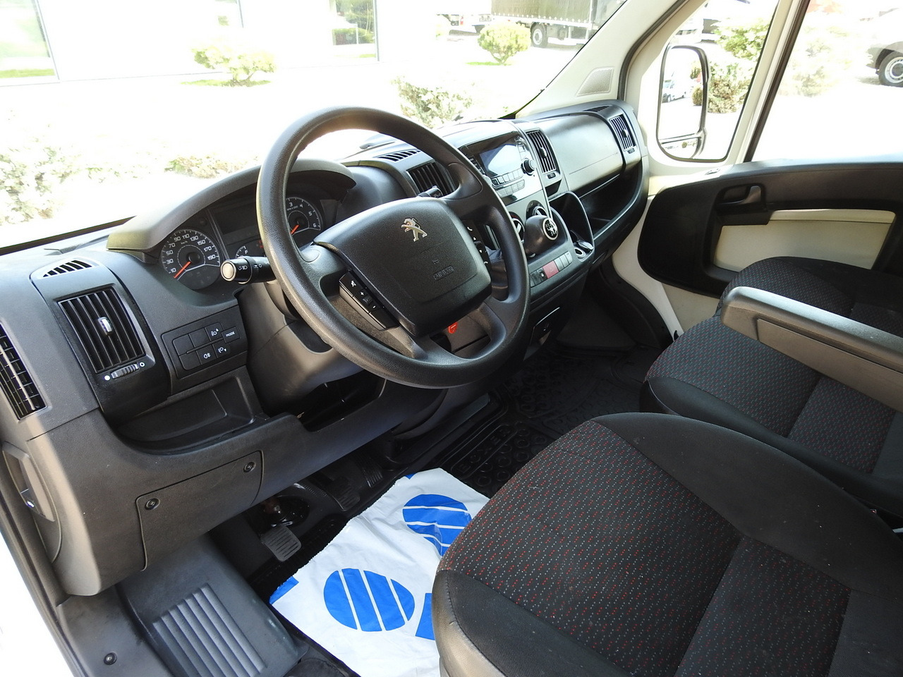 PEUGEOT BOXER BOX DELIVERY VAN 7 SEATS 110HP - Kravas mikroautobuss: foto 2 PEUGEOT BOXER BOX DELIVERY VAN 7 SEATS 110HP - Kravas mikroautobuss: foto 2