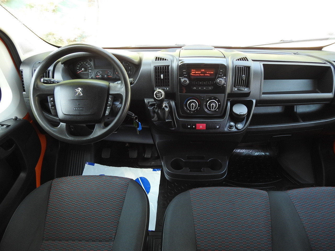 PEUGEOT BOXER BOX DELIVERY VAN 7 SEATS AIR CONDITIONING 120HP - Kravas mikroautobuss: foto 2 PEUGEOT BOXER BOX DELIVERY VAN 7 SEATS AIR CONDITIONING 120HP - Kravas mikroautobuss: foto 2