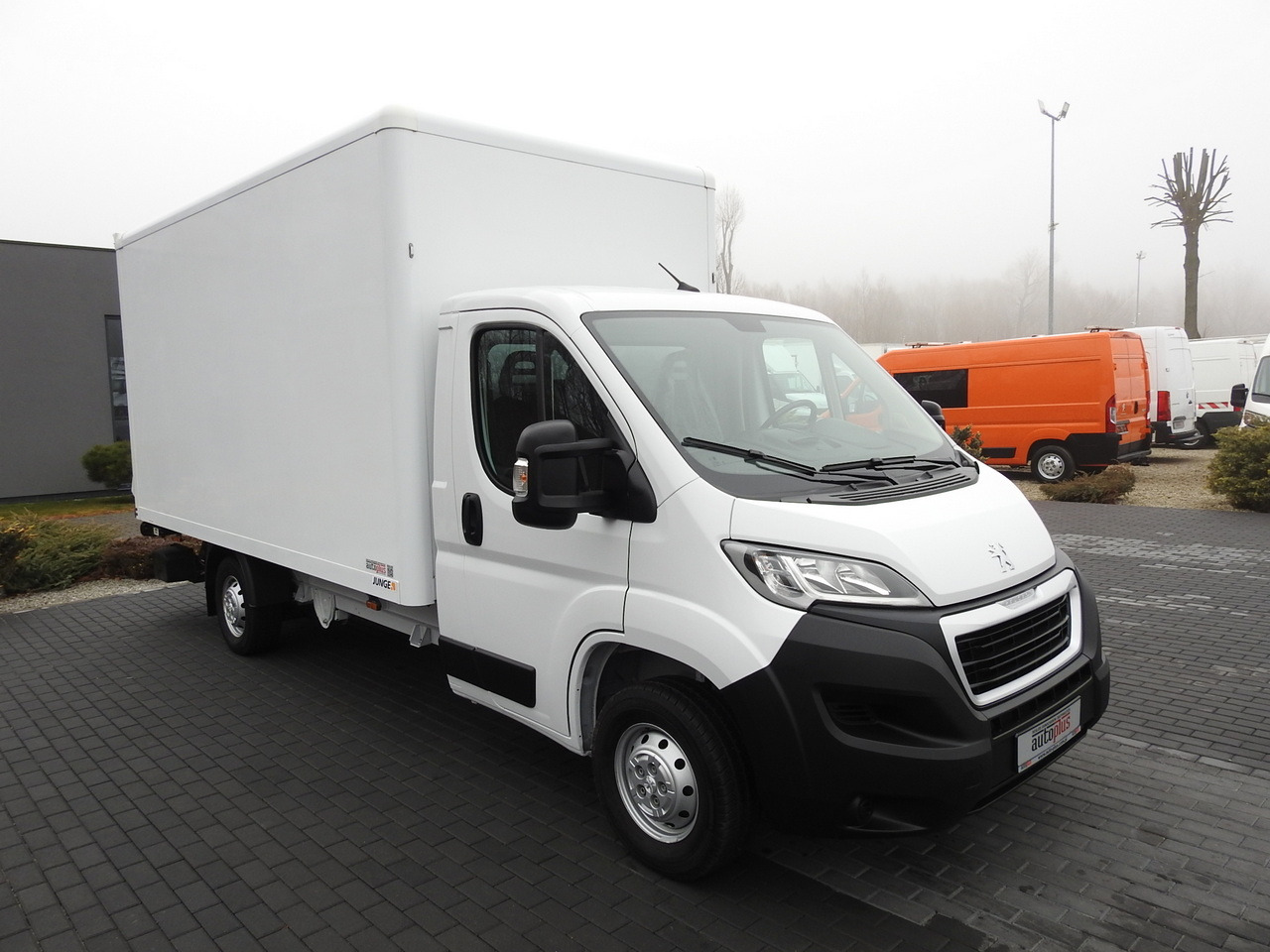 PEUGEOT BOXER BOX LIFT 8 PALLETS CRUISE CONTROL AIR CONDITIONING 140HP - Furgons ar slēgtā virsbūve: foto 4 PEUGEOT BOXER BOX LIFT 8 PALLETS CRUISE CONTROL AIR CONDITIONING 140HP - Furgons ar slēgtā virsbūve: foto 4