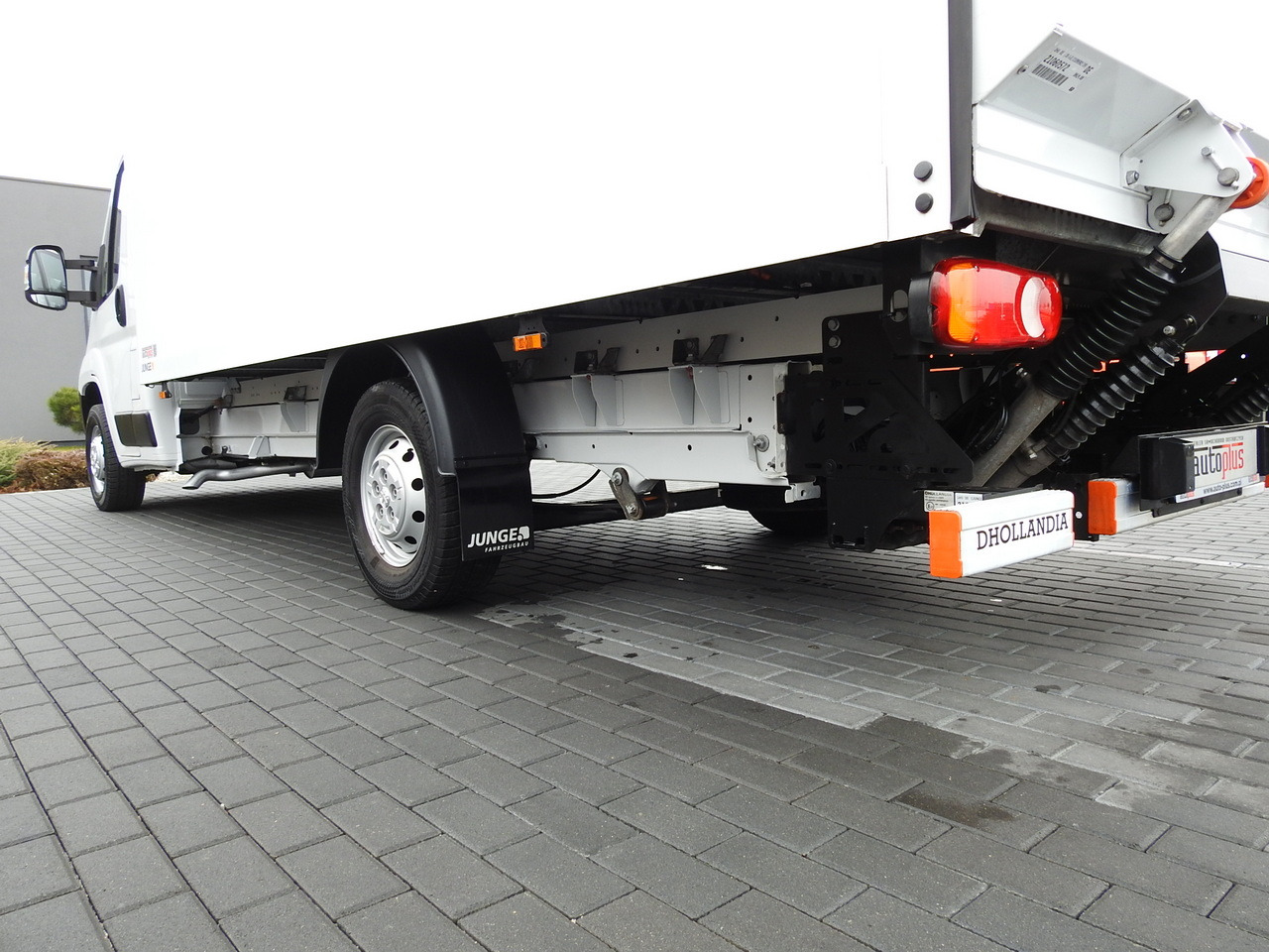 Furgons ar slēgtā virsbūve PEUGEOT BOXER BOX LIFT 8 PALLETS CRUISE CONTROL AIR CONDITIONING  140HP: foto 15